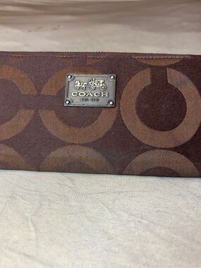 Coach Madison Op Art Signature Circle Print with Metal Plaque. Rehab piece